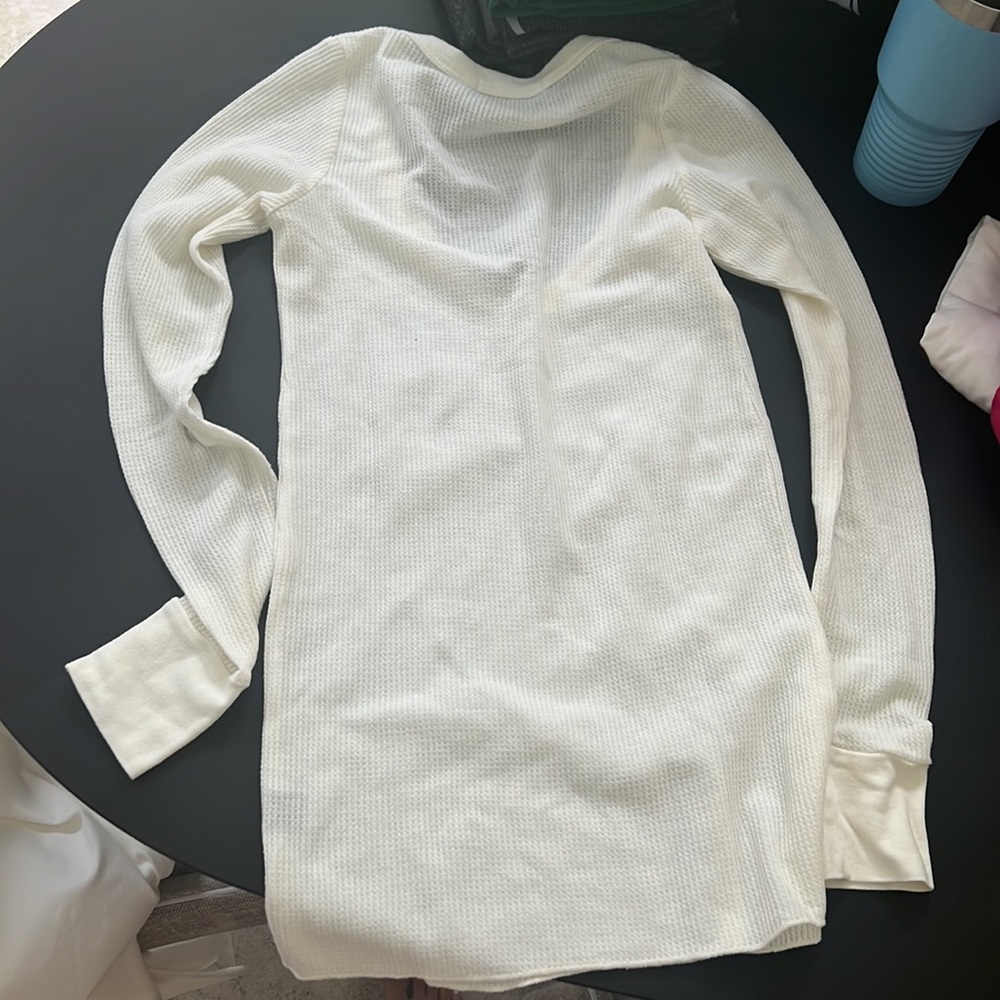 cream long sleeve - Picture 3 of 3